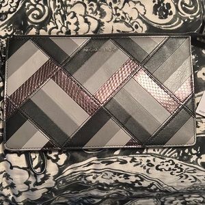 Michael Kors Daniela large wristlet Marquertry